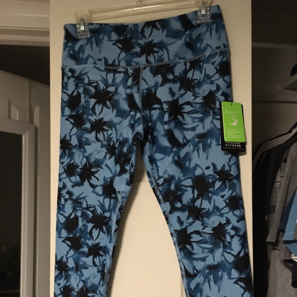 NWT Glyder capris flower pattern
